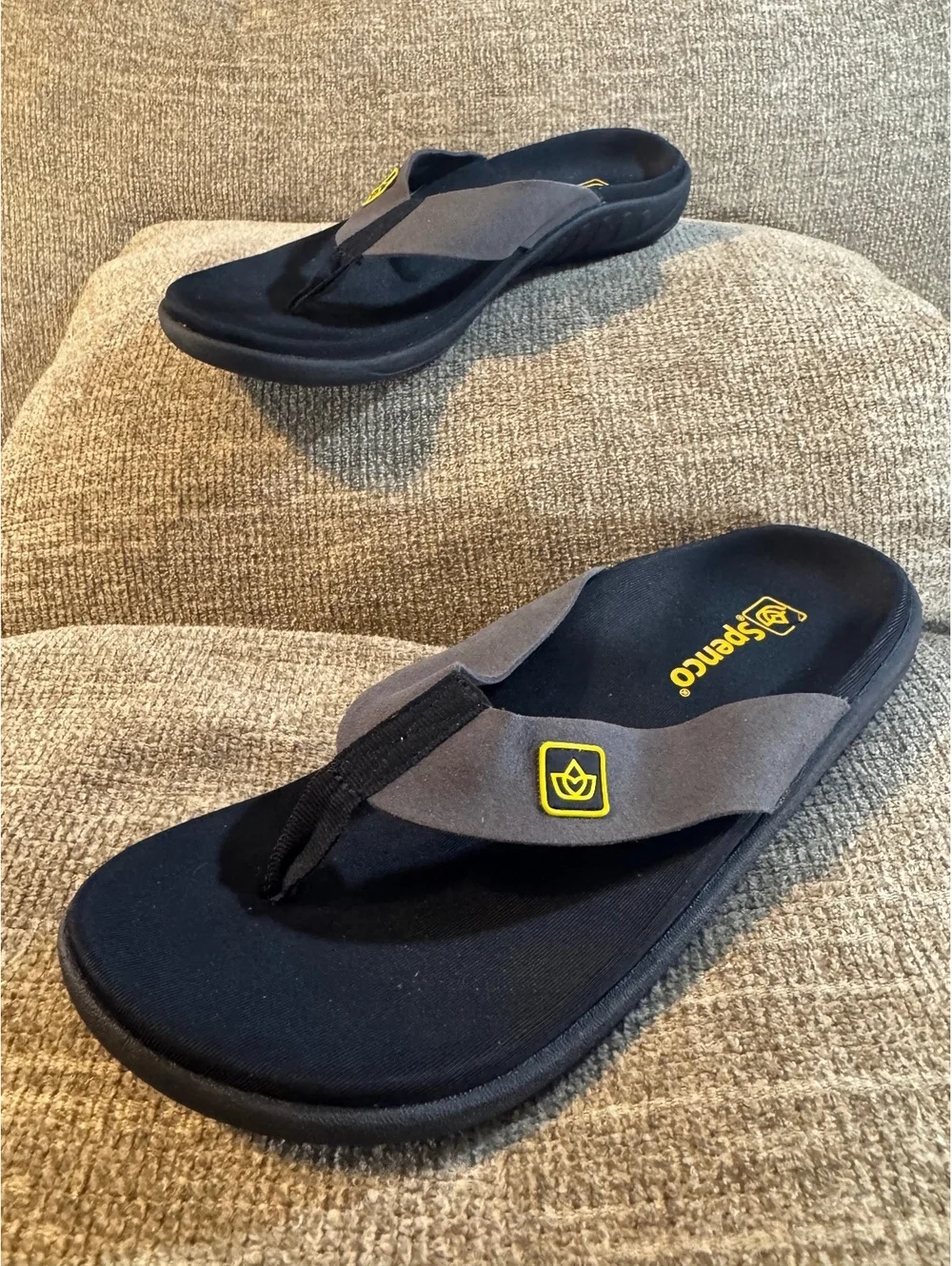 Spenco Women's Yumi Plus Orthotic Flip Flops Sandal Size 9 Black / Grey